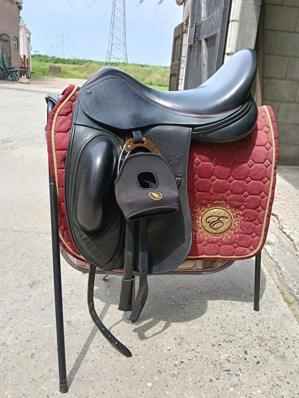 Empire Avanti dressuur zadel