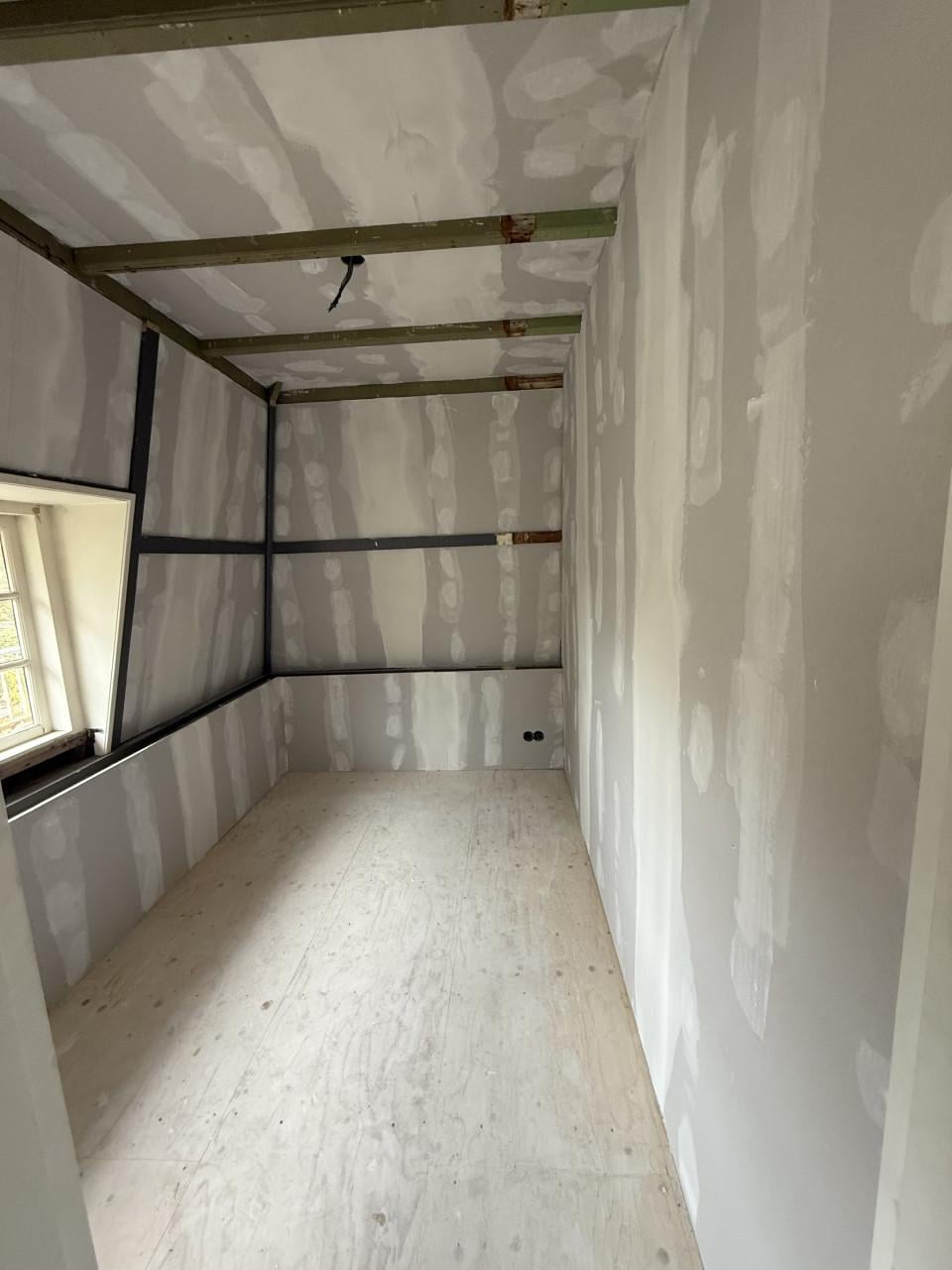 Naden smiren En Stukadoor Tel.0685004348