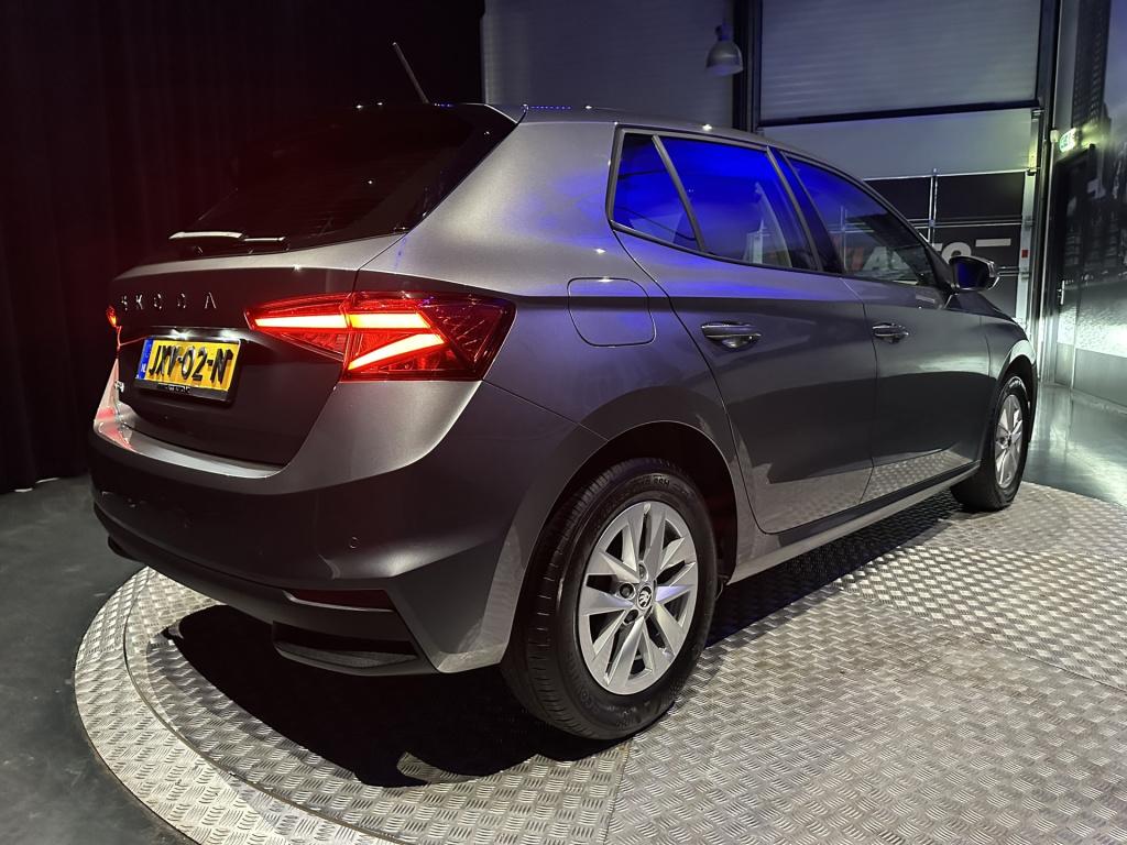 Skoda Fabia 1.0 tsi business edition *camera*pdc*winterpack*app*navi*