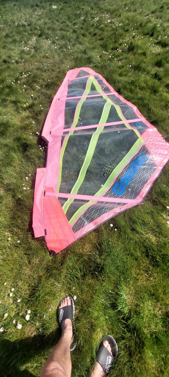 TE KOOP SURFBOARDS, BEGINNER EN GEVORDERDE. MET LEUKE AANHANGER