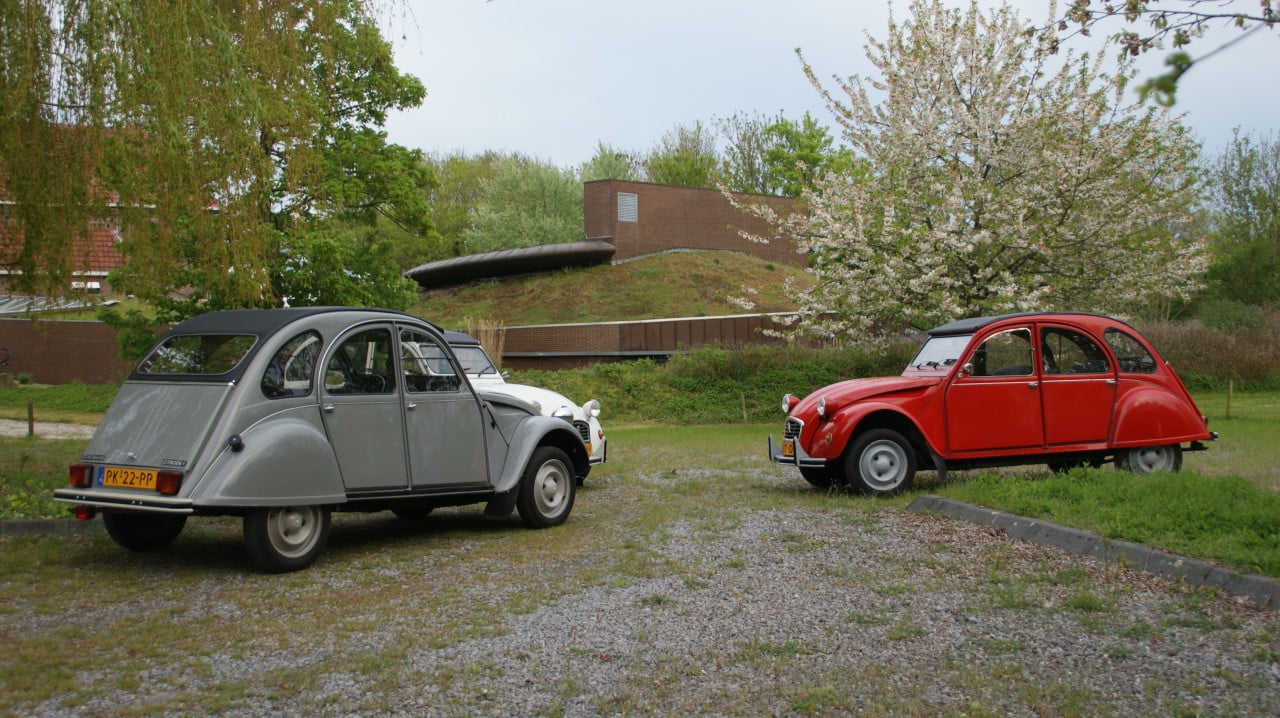 Rijd deze zomer stijlvol door Zeeland in een 2CV!