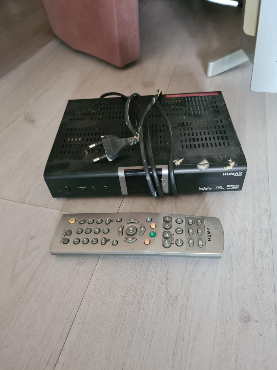 Tv met afstandsbediening (en humax kastje)