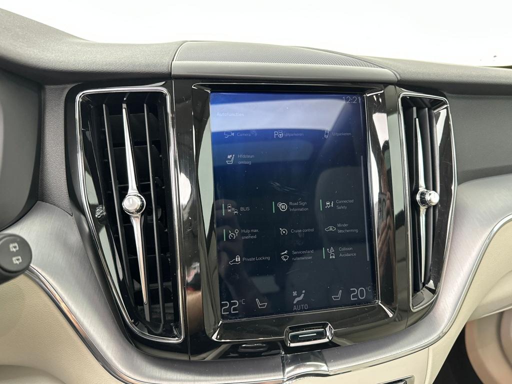 Volvo XC60 t8 390pk recharge momentum|