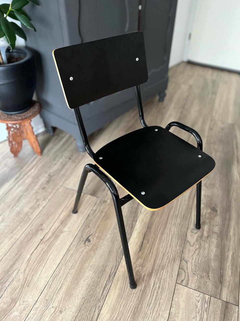Houten schoolstoel zwart eetkamer stoel