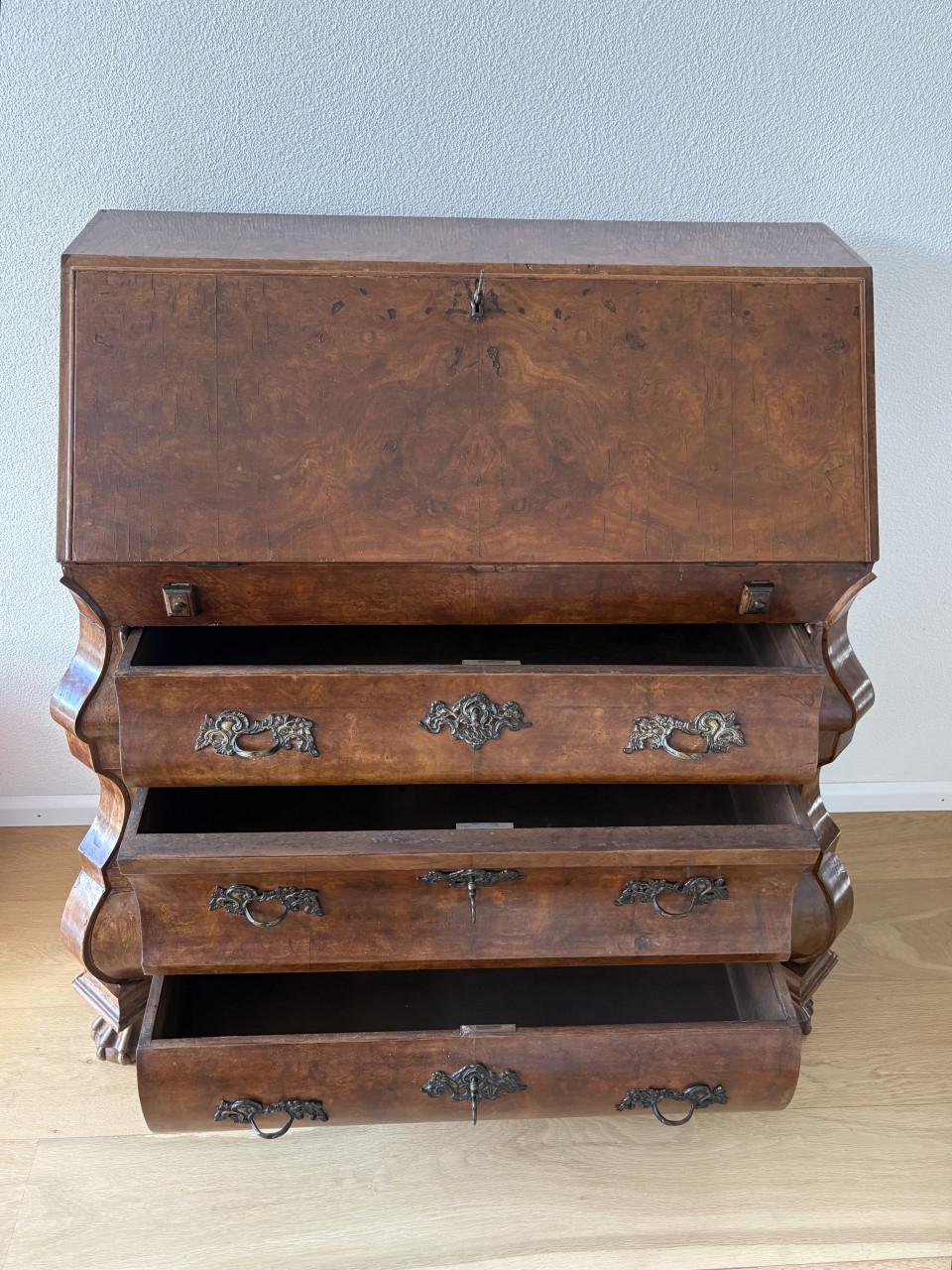 Antiek bureau