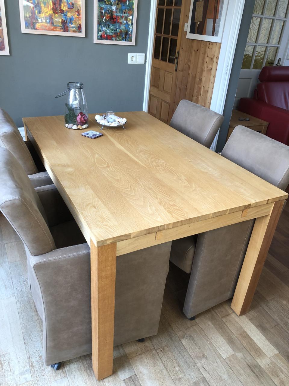 Eethoek licht eiken tafel beige stoelen