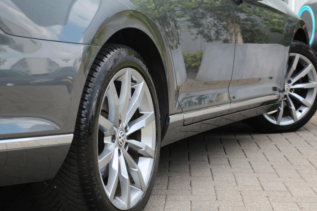 Volkswagen Passat variant 1.4 tsi act highline - actieprijs €16.695,- t/m 2