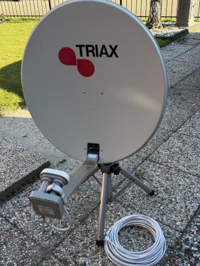 Camping digitale schotelset,incl statief,Duo LNB en Coaxkabel.