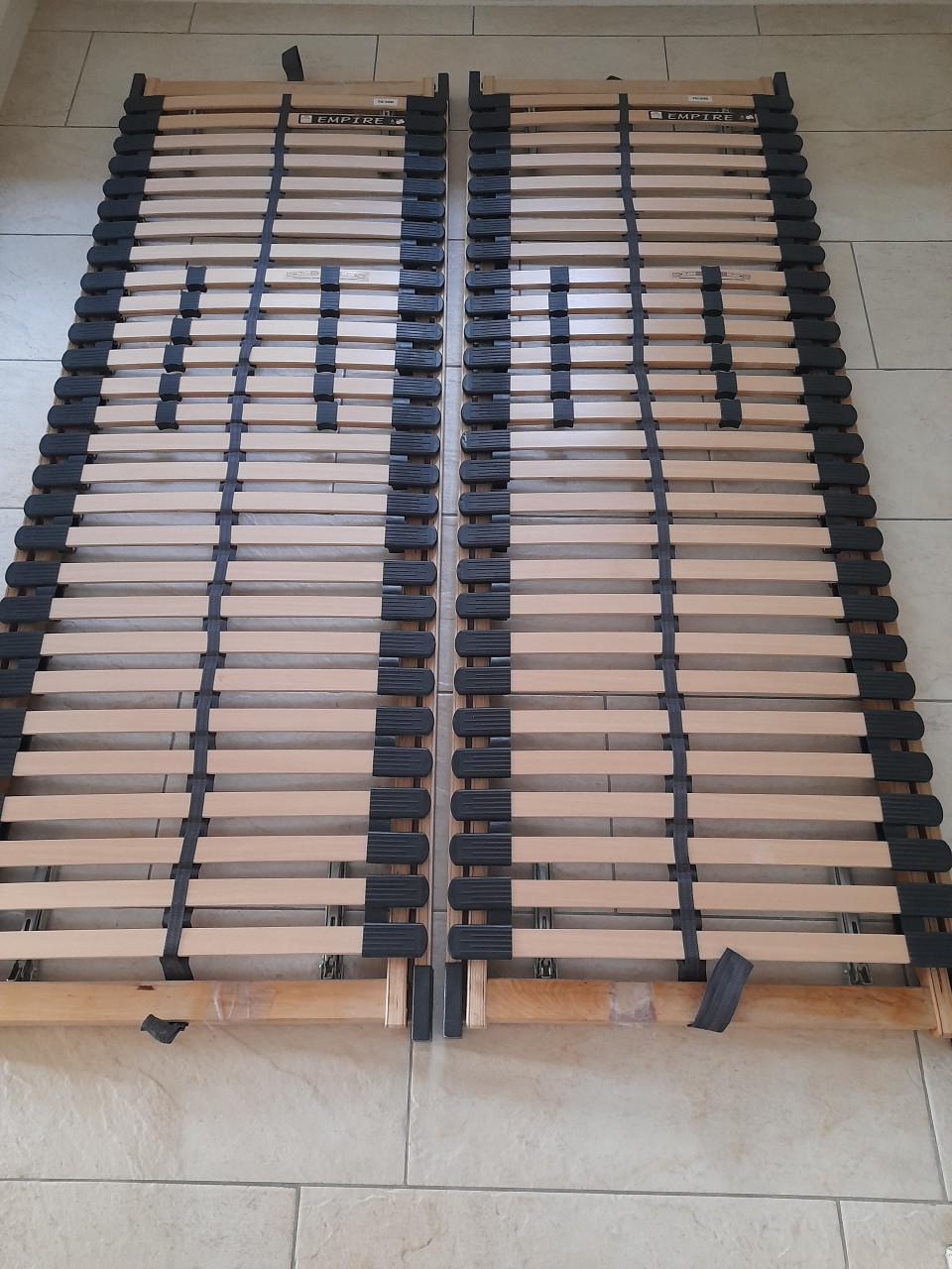 2 x 70 x 200 verstelbare lattenbodems ( in goede nette staat )