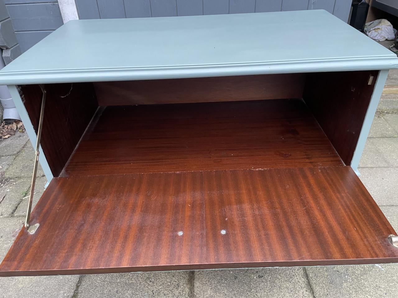 Landelijk brocante kastje