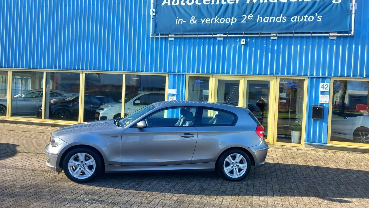 Bmw 1-SERIE 116i Corporate 3deurs bj:2009 airco lm-velgen apk 2027 !!!