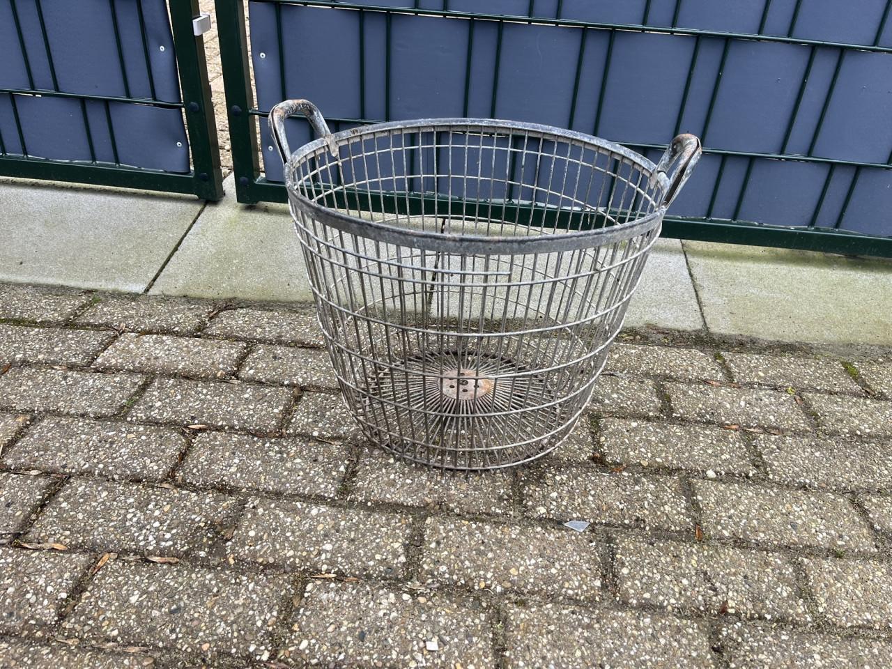 Aardappelmand, metaal