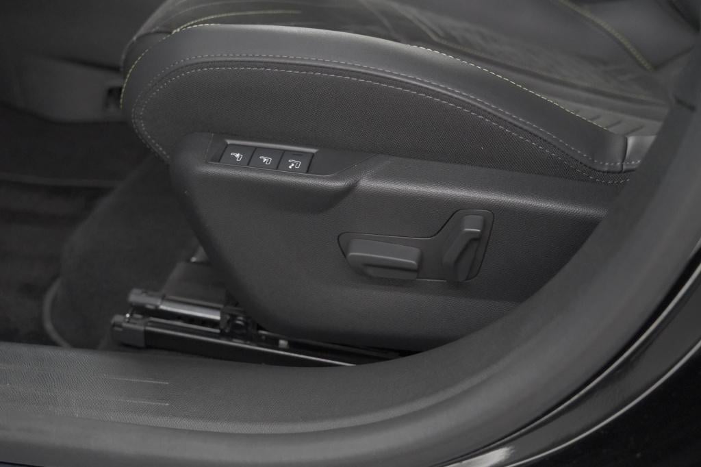 Peugeot 208 1.2 hybrid 145 e-dcs6 gt | alcantara pakket | camera | apple ca