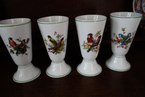 4 drinkbekers porcelaine FRELON 36320 Villedieu met vogeldecoratie  nieuw