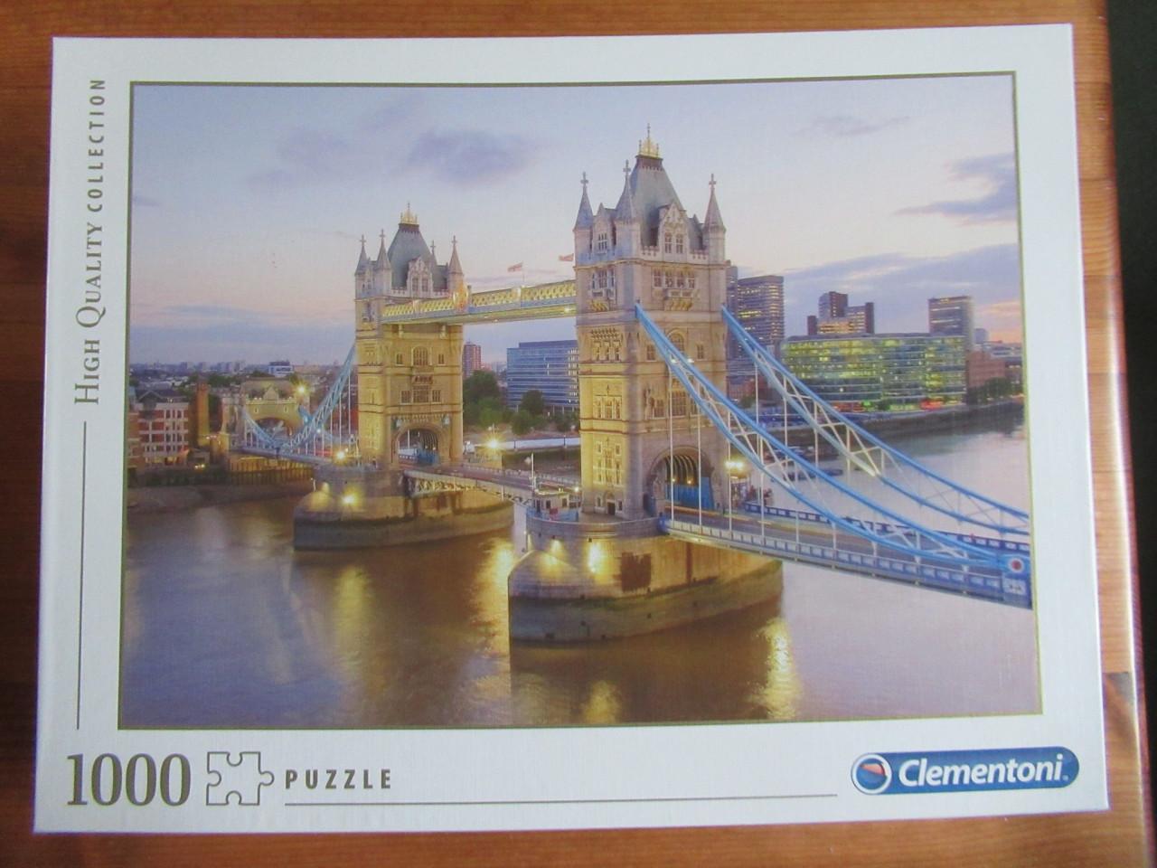 3 mooie volledige puzzels van 1000 stukjes, zo goed als nieuw.