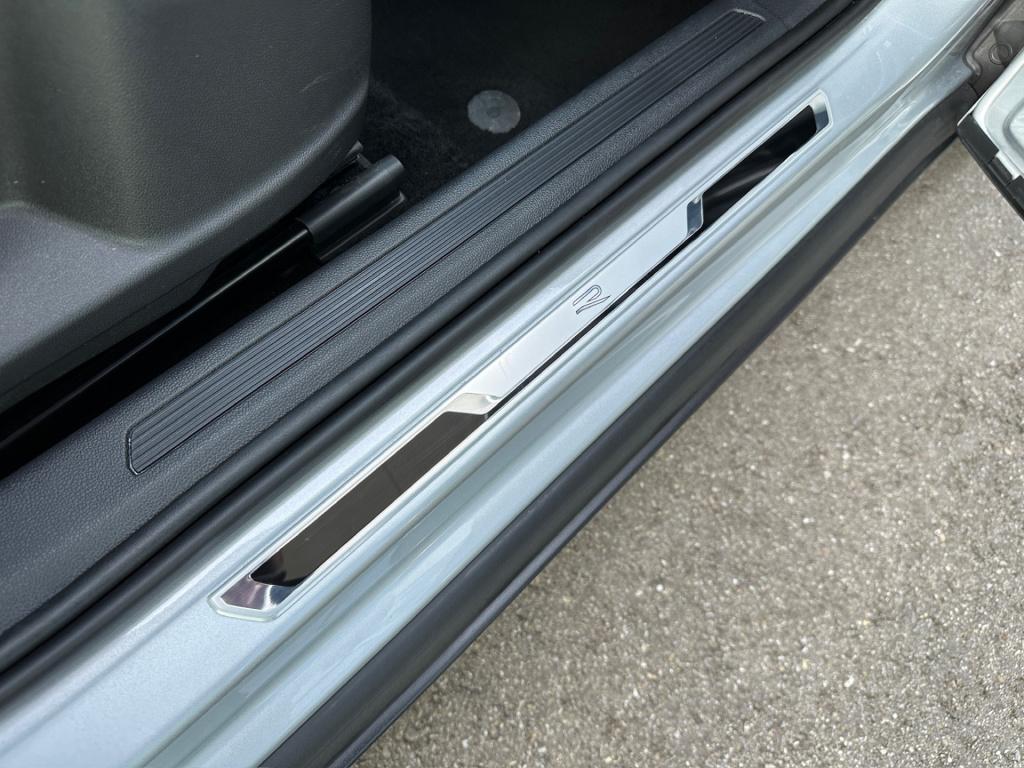 Volkswagen T-cross 1.5 tsi 150pk dsg r-line | camera | trekhaak | navi | iq