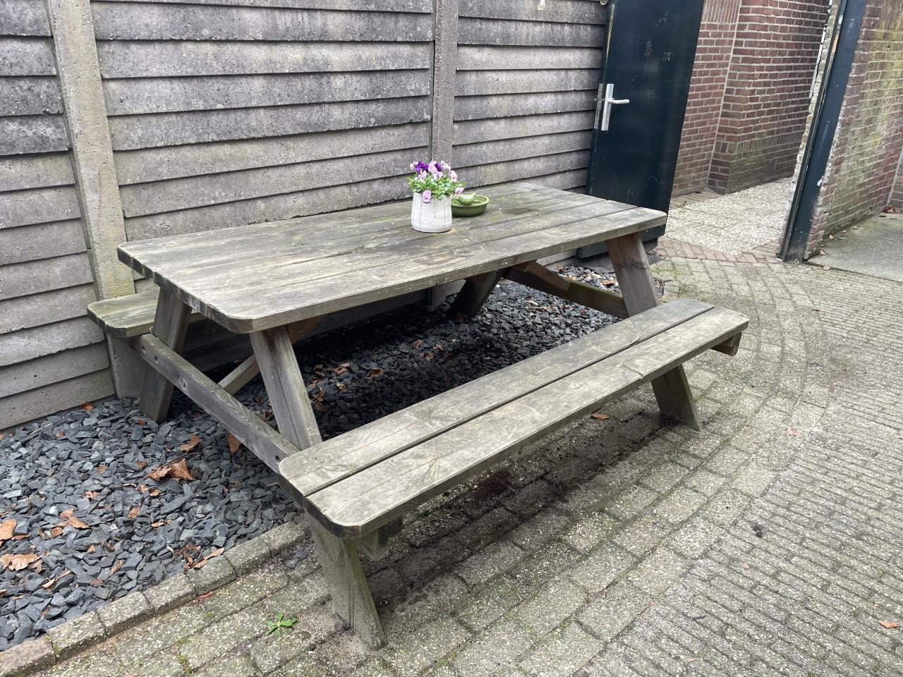 Houten picknicktafel