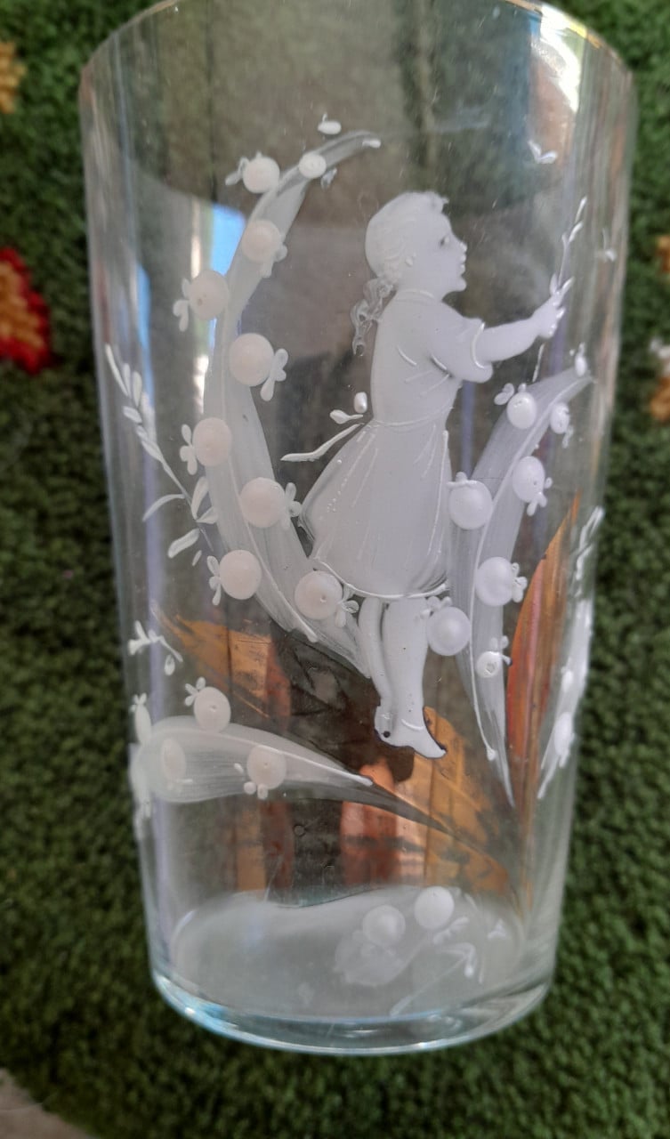 Nostalgische glazen kan met drinkglas