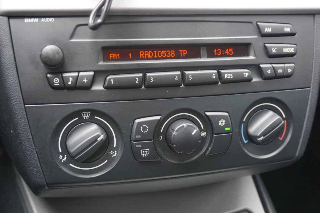 BMW 1 Serie 118i airco / elektr. ramen / lm velgen / nap / apk t/m 29-06-20