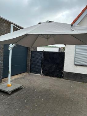 Lichtgrijze parasol 3x3 m Platinum casual living van Challenger z.g.a.n.