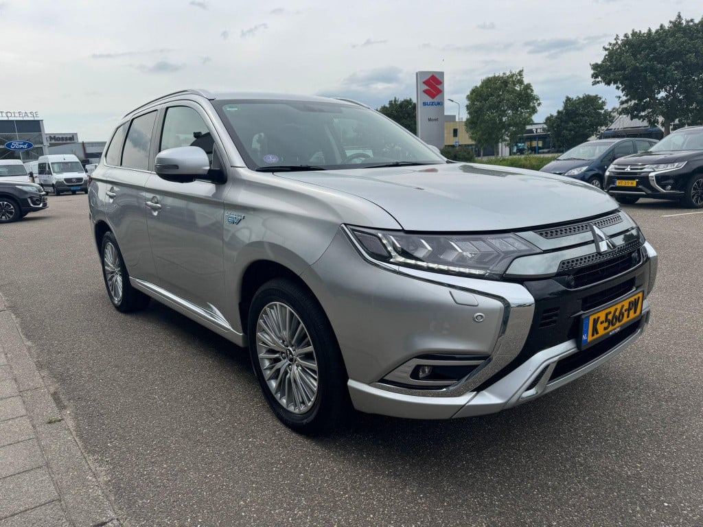 Mitsubishi Outlander 2.4 phev intense+