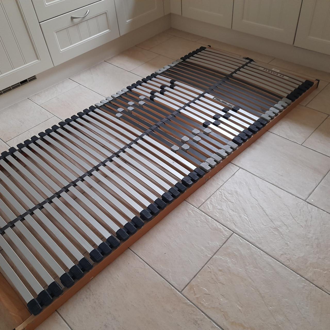 Stevige lattenbodem 90 x 210 ( in goede staat )