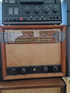 Vintage Philips radio