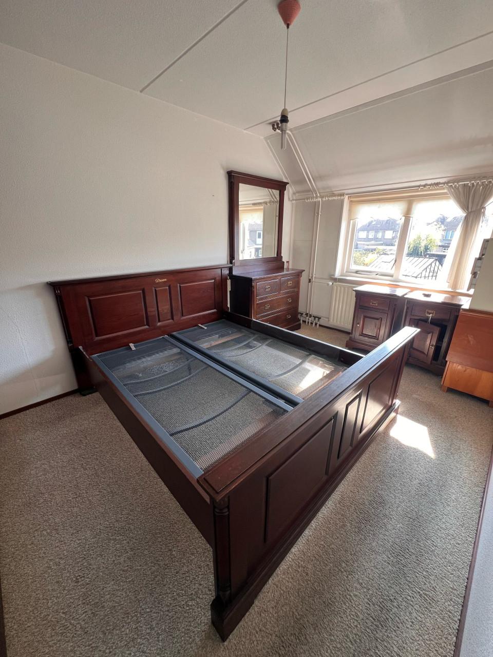 SET kasten en bed + nachtkastjes (evt. ook apart te koop)