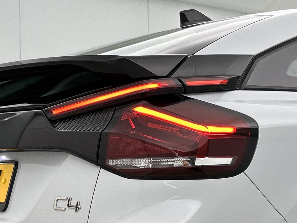 Citroen C4 130pk business plus | rijklaar | camera | comfort seats | apple 