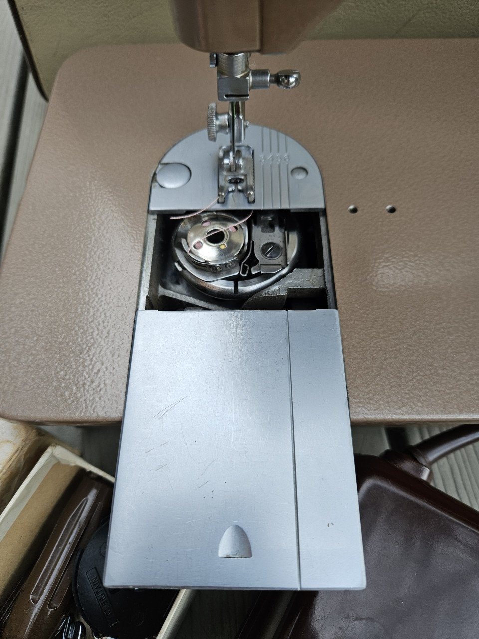 Zeer nette staat.. prachtige industriële krachtige Singer 328K naaimachine.