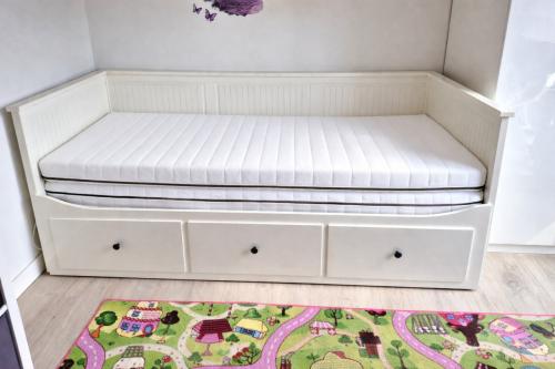 Ikea Hemnes bedbank,80x200, incl 2 matrassen