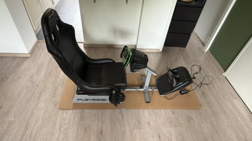 Aangeboden:Playseat + Logitech G920 (geschikt voor PC & Xbox)