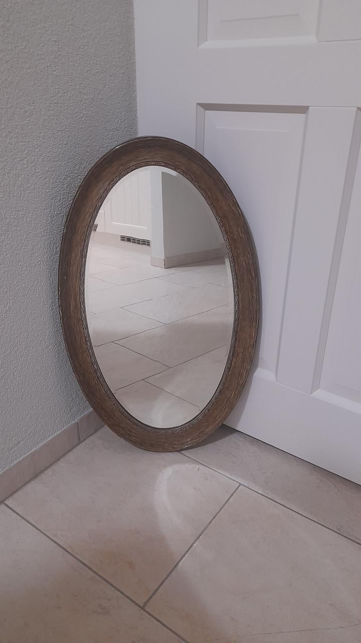 Mooie ovalen vintage spiegel  70 x 41 (in goede nette staat )