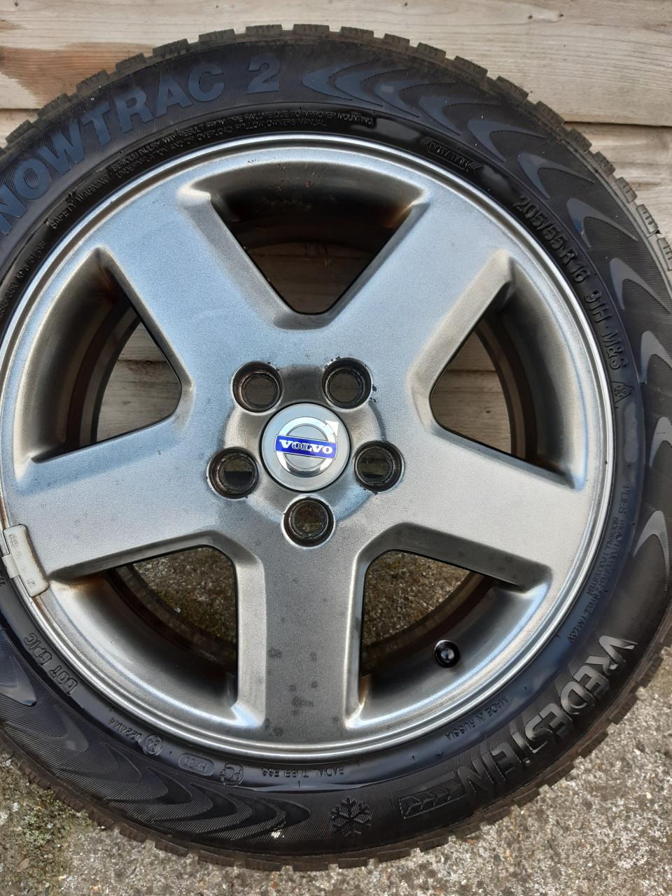 Originele Volvo lichtmetalen velgen 2 sets