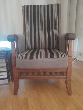 Kamerstoelen.