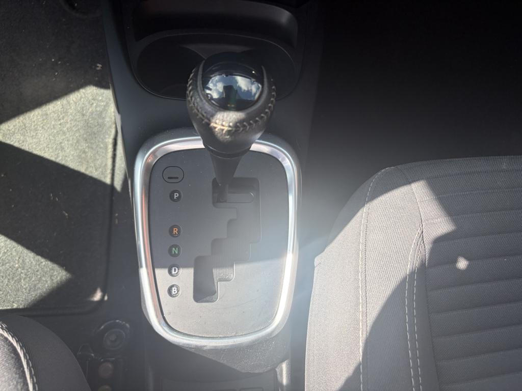 Toyota Yaris 1.5 hybrid dynamic | navi | climate | camera!