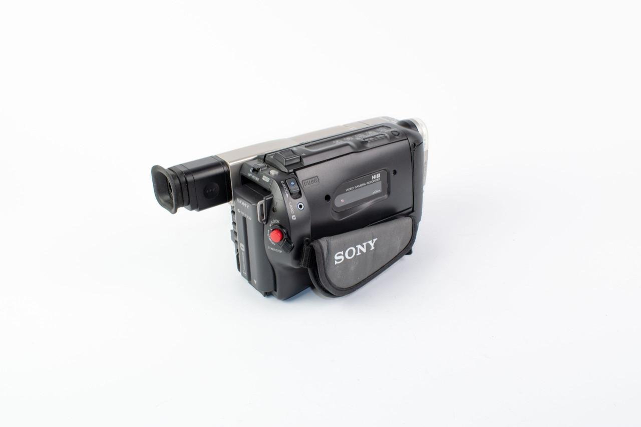Sony Handycam CCD-TRV87 Hi-8 Analog Camcorder