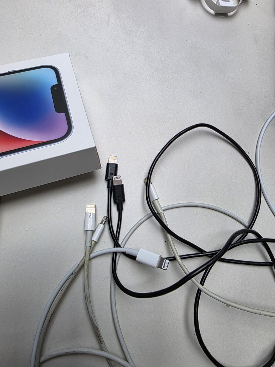 Iphone 14 128gb + Apple Watch 8