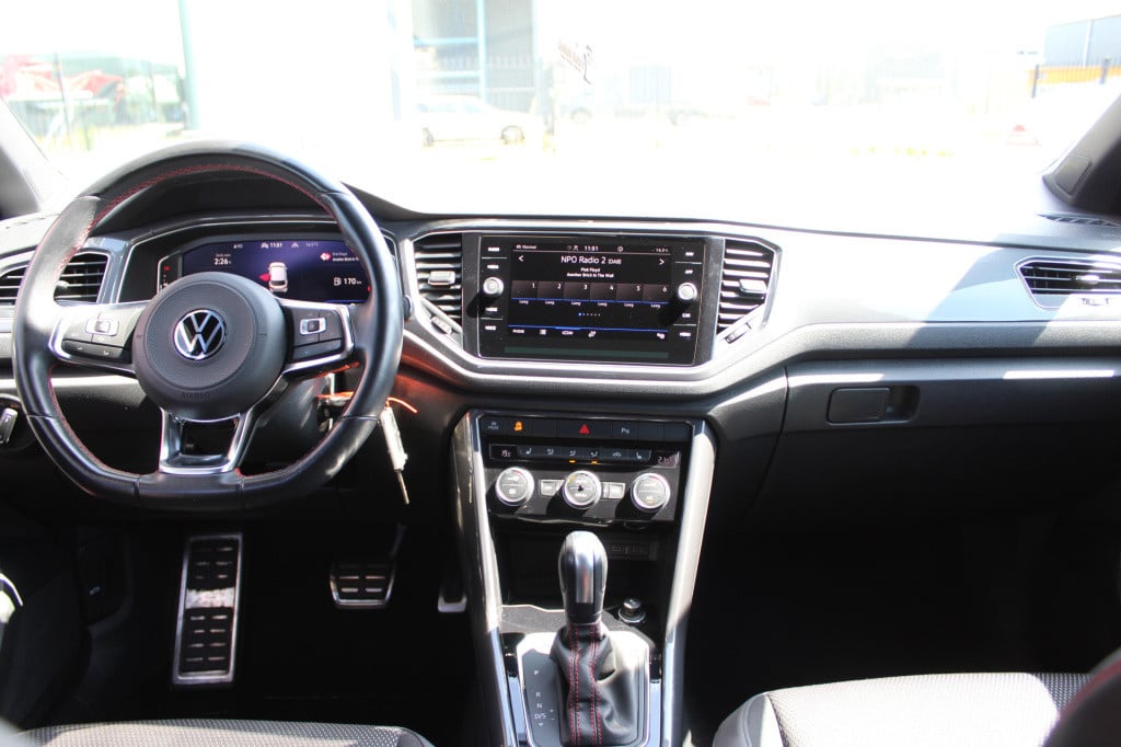 Volkswagen T-roc 1.5 tsi r-line | acc | navi | camera | dsg | trekhaak