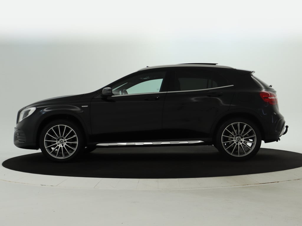 Mercedes-Benz Gla-klasse 180 business solution amg line | panoramadak | cru