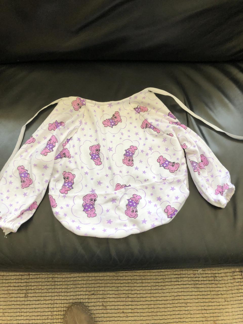 Te koop zelfgemaakte babykleding/spullen.(nieuw).