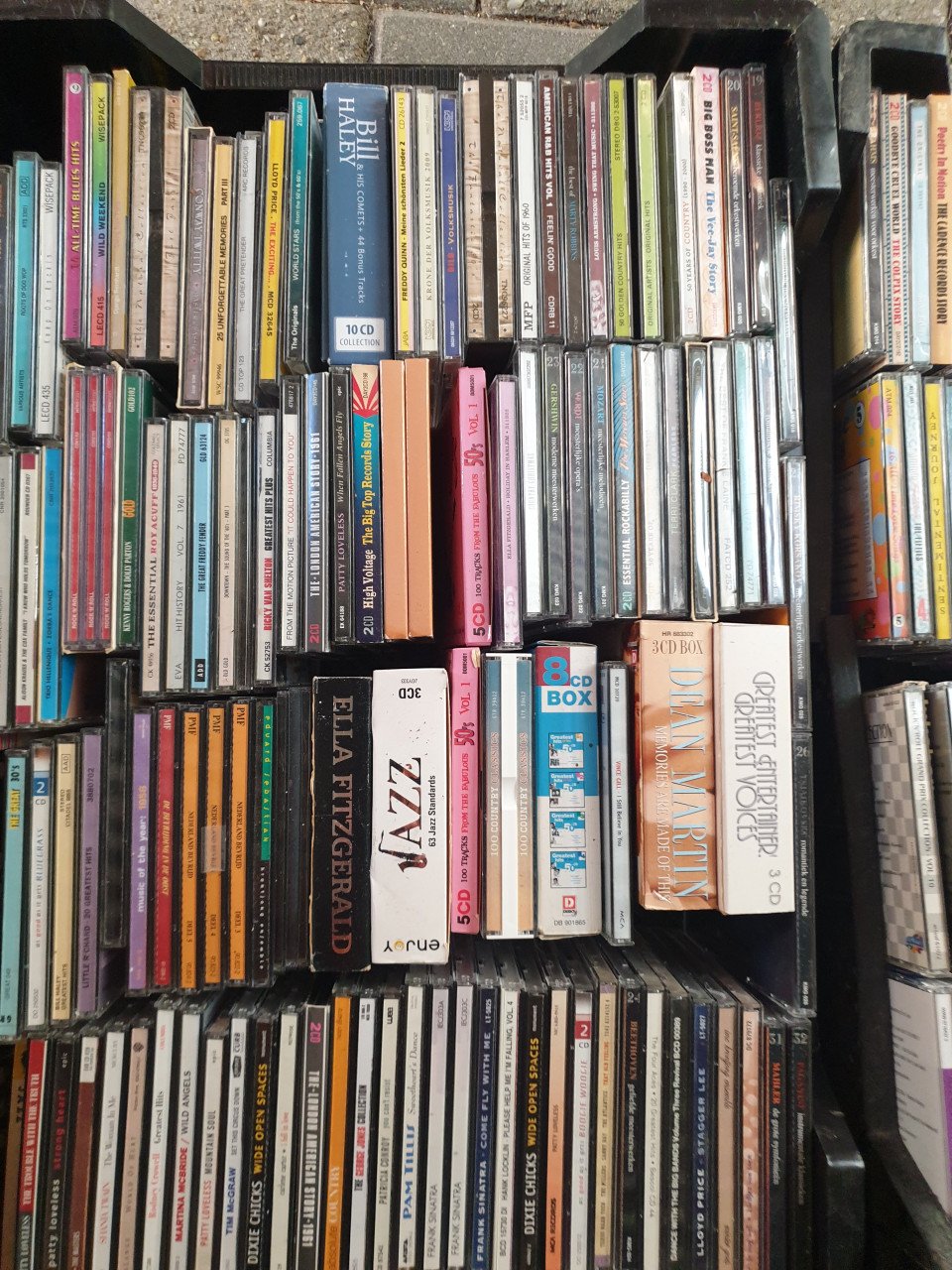 3 kratten vol cd's