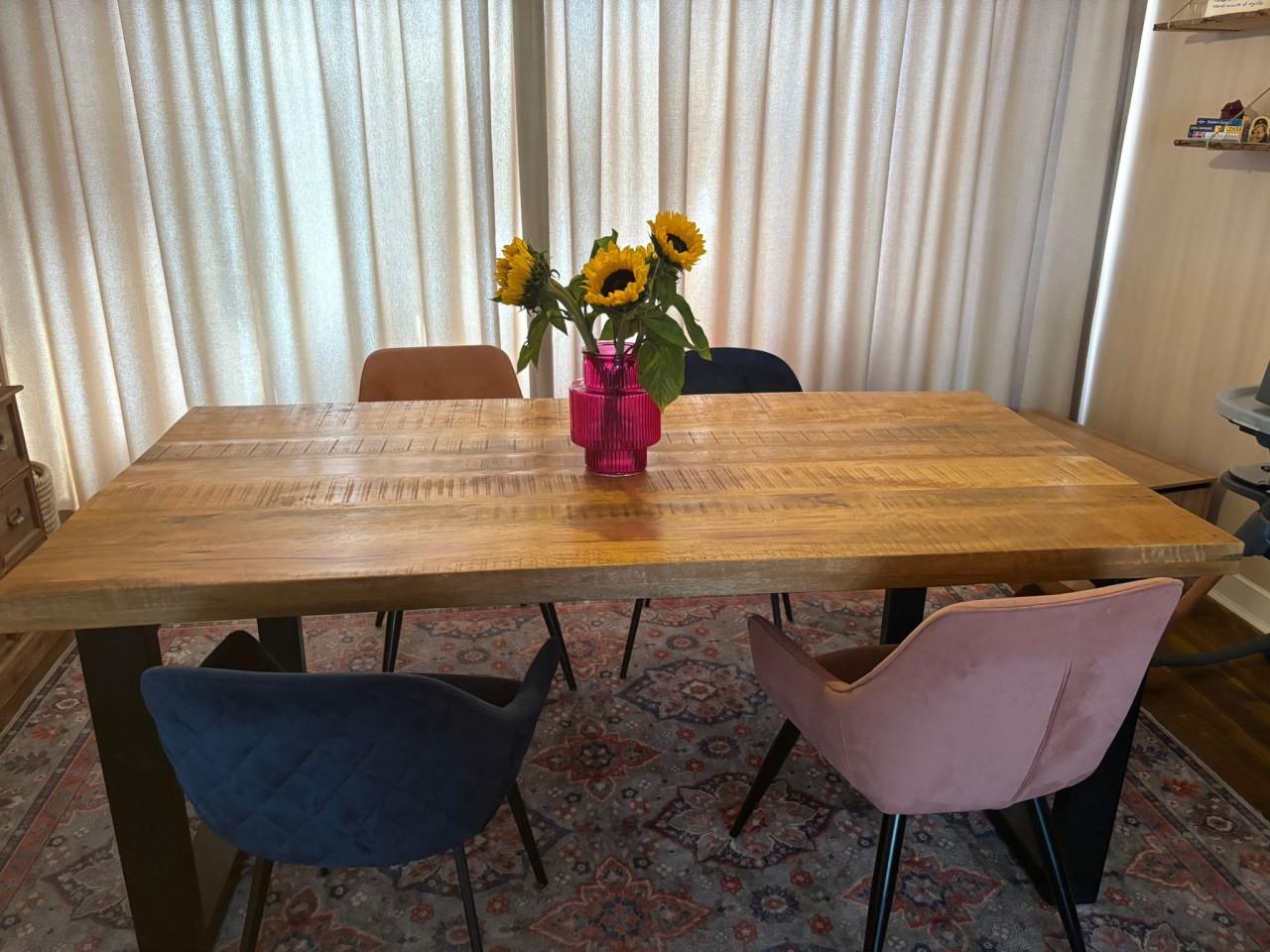 Mooie massieve eettafel