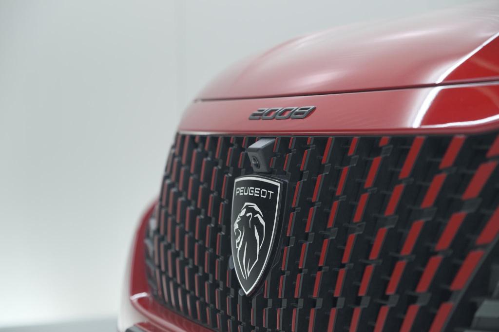 Peugeot 2008 puretech 130 eat8 gt | 360 camera | stoelmassage | adaptieve c