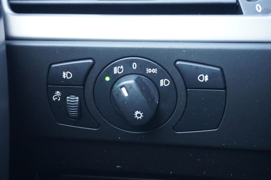 BMW 5 Serie 523i automaat - airco / navi / cruise / leder / pano / stoelver