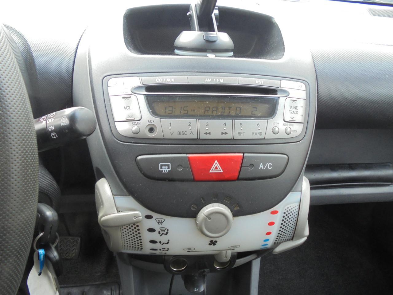 Betrouwbare & Zuinige Toyota Aygo 1.0 Aspiration Red Navigator € 1.250