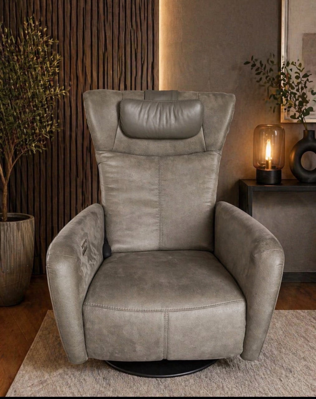 Te koop Prominent sta op fauteuil