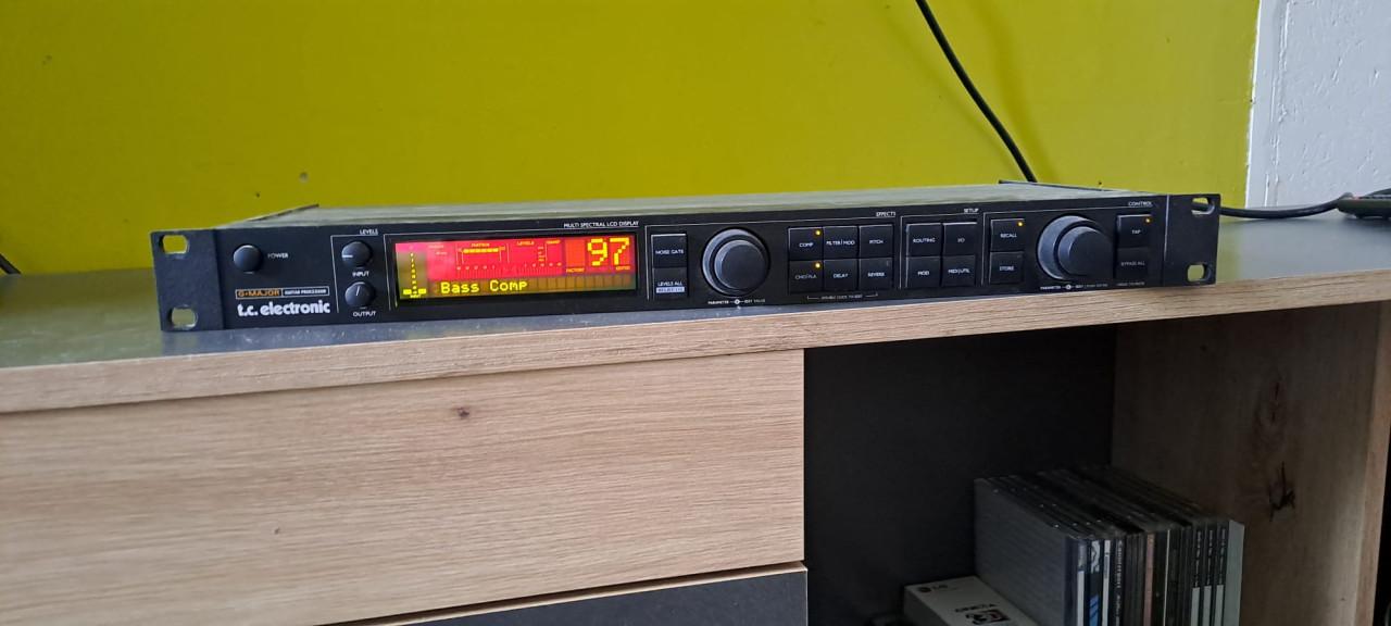 Sansamp bassdriver di RBI, TC Electronic G-Major en Rocktron Velocity 300