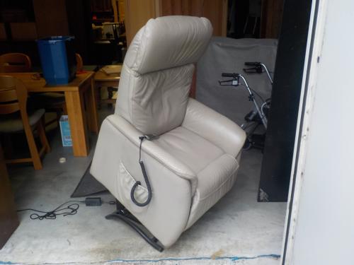 Leren elektrische sta-op relax fauteuil in goede staat