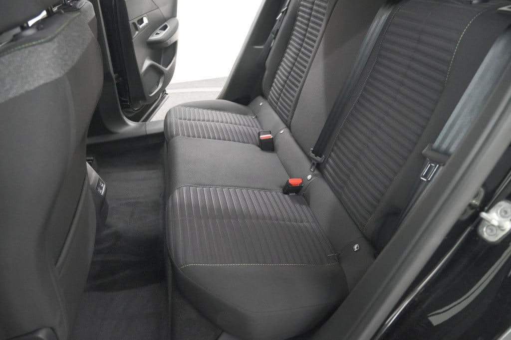 Peugeot E-2008 ev active 50 kwh | parkeersensoren | apple carplay | climate